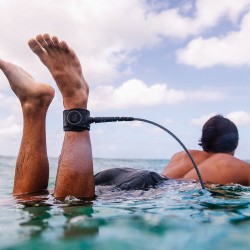 Leash do surfingu FCS Freedom Helix Comp Blue/Black, kod produktu: FHCA-TBB-06F