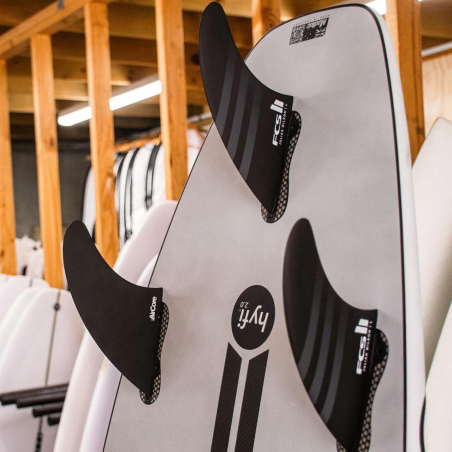 Finy surfingowe FCS II Julian Wilson PC Medium Black Tri Retail Fins.
Kod produktu: FJWM-PC07-MD-TS-R