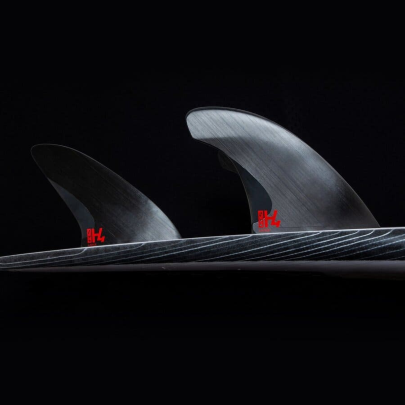 Finy surfingowe FCS II H4 Smoke Tri Retail Fins.
Kod produktu: FH4S-CC01-S-TS-R