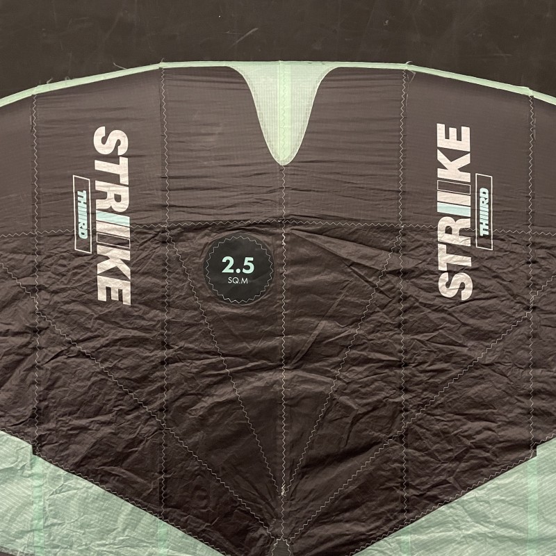 Używane skrzydło wing F-ONE Strike V3 2.5 m2 Czarne