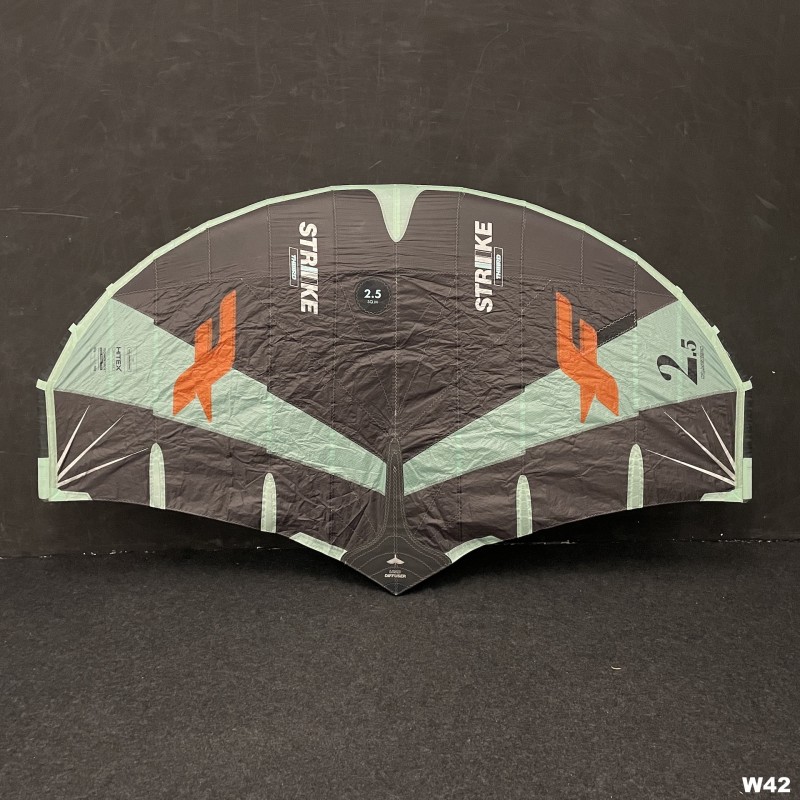 Używane skrzydło wing F-ONE Strike V3 2.5 m2 Czarne