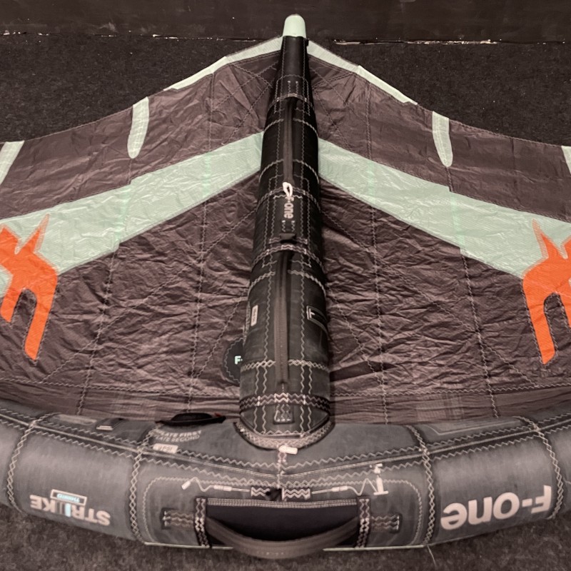 Używane skrzydło wing F-ONE Strike V3 2.5 m2 Czarne