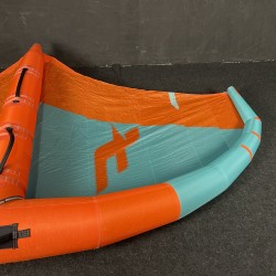 UŻYWANE SKRZYDŁO WINGFOIL F-ONE ORIGIN 5.0 m2 Niebiesko-Pomarańczowe PROTOTYP