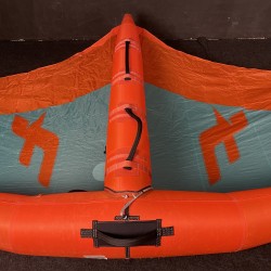 UŻYWANE SKRZYDŁO WINGFOIL F-ONE ORIGIN 5.0 m2 Niebiesko-Pomarańczowe PROTOTYP