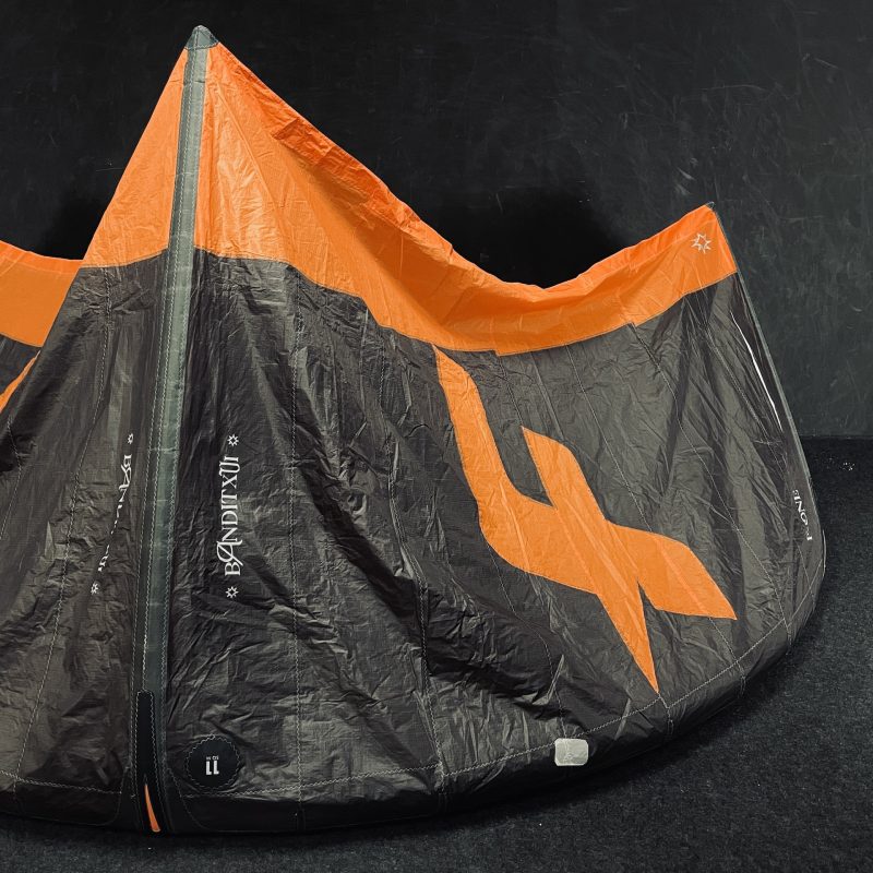 Używany Latawiec kitesurfingowy F-ONE Bandit XVI CZARNY 11m2