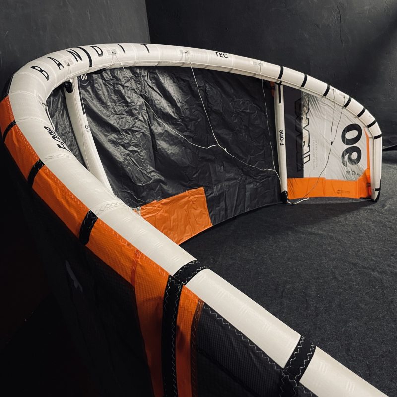 UŻYWANY LATAWIEC KITESURFINGOWY F-ONE BANDIT 17 TEC WHITE/ ONYX