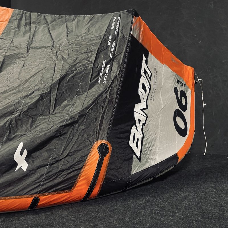UŻYWANY LATAWIEC KITESURFINGOWY F-ONE BANDIT 17 TEC 6M2 WHITE/ ONYX