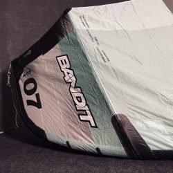 UŻYWANY LATAWIEC KITESURFINGOWY F-ONE BANDIT 17 TEC 7M2 BLACK/MINT