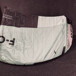UŻYWANY LATAWIEC KITESURFINGOWY F-ONE BANDIT 17 TEC 7M2 BLACK/MINT