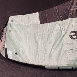 UŻYWANY LATAWIEC KITESURFINGOWY F-ONE BANDIT 17 TEC 7M2 BLACK/MINT