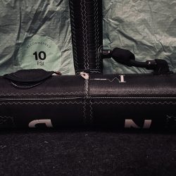 UŻYWANY LATAWIEC KITESURFINGOWY F-ONE BANDIT 17 TEC 7M2 BLACK/MINT