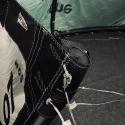 UŻYWANY LATAWIEC KITESURFINGOWY F-ONE BANDIT 17 TEC 7M2 BLACK/MINT