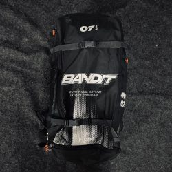 UŻYWANY LATAWIEC KITESURFINGOWY F-ONE BANDIT 17 TEC 7M2 BLACK/MINT