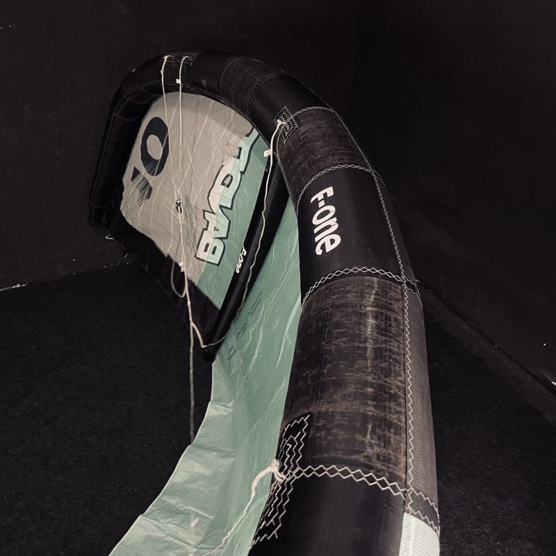 UŻYWANY LATAWIEC KITESURFINGOWY F-ONE BANDIT 17 TEC 7M2 BLACK/MINT