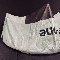 UŻYWANY LATAWIEC KITESURFINGOWY F-ONE BANDIT 17 TEC 7M2 BLACK/MINT