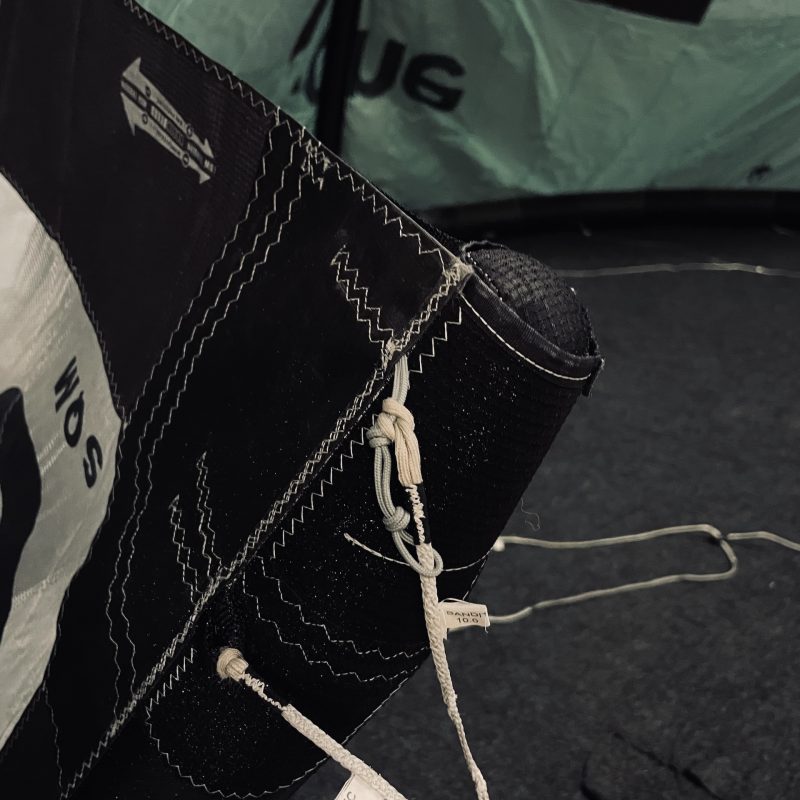 UŻYWANY LATAWIEC KITESURFINGOWY F-ONE BANDIT 17 TEC 7M2 BLACK/MINT
