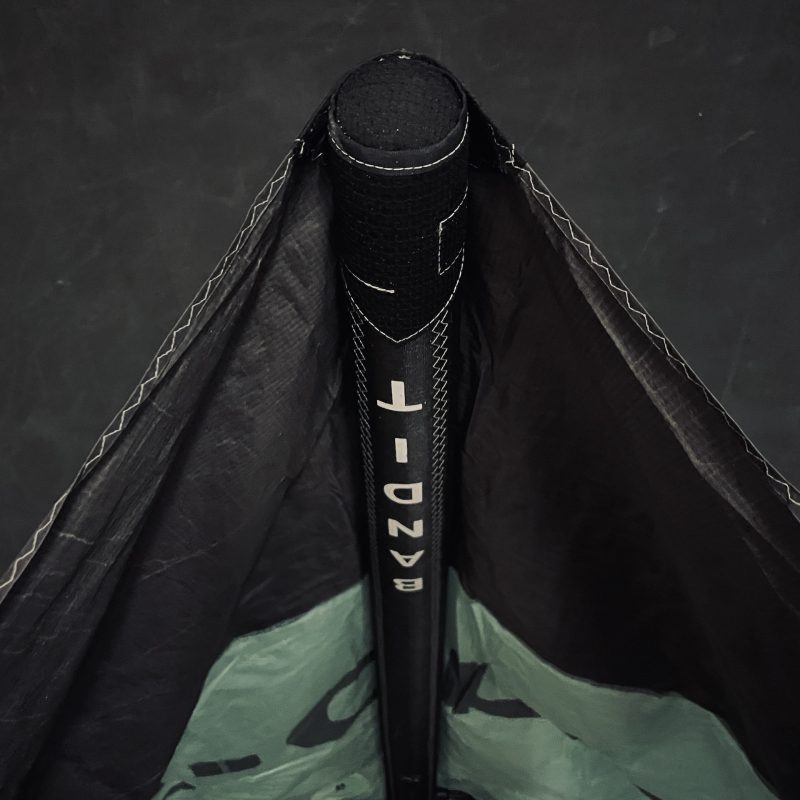 UŻYWANY LATAWIEC KITESURFINGOWY F-ONE BANDIT 17 TEC 7M2 BLACK/MINT