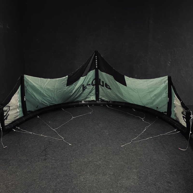 UŻYWANY LATAWIEC KITESURFINGOWY F-ONE BANDIT 17 TEC 7M2 BLACK/MINT