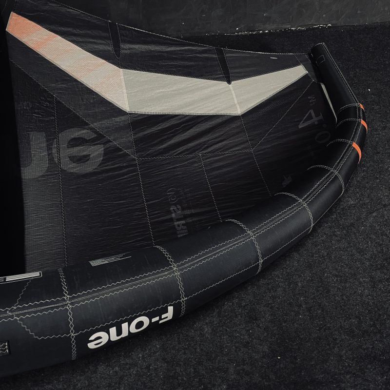 UŻYWANE SKRZYDŁO WINGFOIL F-ONE STRIKE V5 4 M2 CZARNE