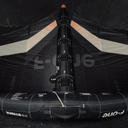 UŻYWANE SKRZYDŁO WINGFOIL F-ONE STRIKE V5 4 M2 CZARNE
