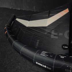 UŻYWANE SKRZYDŁO WINGFOIL F-ONE STRIKE V5 4 M2 CZARNE