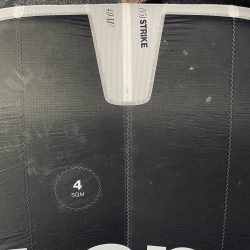 UŻYWANE SKRZYDŁO WINGFOIL F-ONE STRIKE V5 4 M2 CZARNE