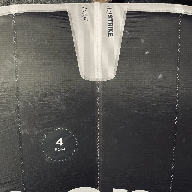 UŻYWANE SKRZYDŁO WINGFOIL F-ONE STRIKE V5 4 M2 CZARNE